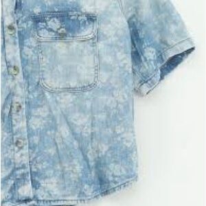 Topshop short sleeve snap button floral denim top